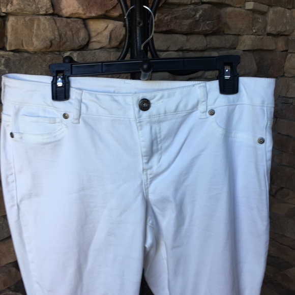 Maurice White Jegging Plants - Picture 2 of 5